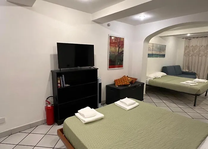 Paid Parking Available- In Centro Storico A Janov